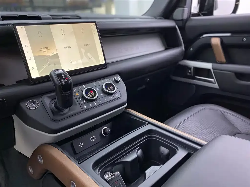 Land Rover Defender — фото 7