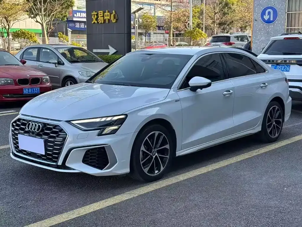 Audi A3 — фото 1