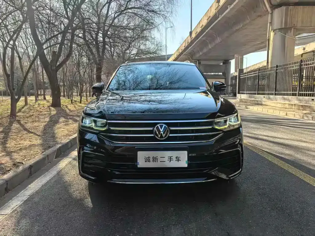 Volkswagen Tiguan L — фото 10