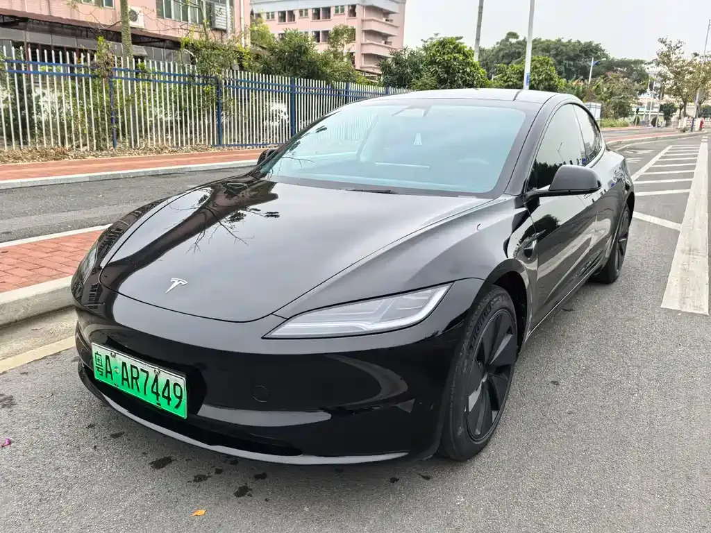 Tesla Model 3 — фото 1