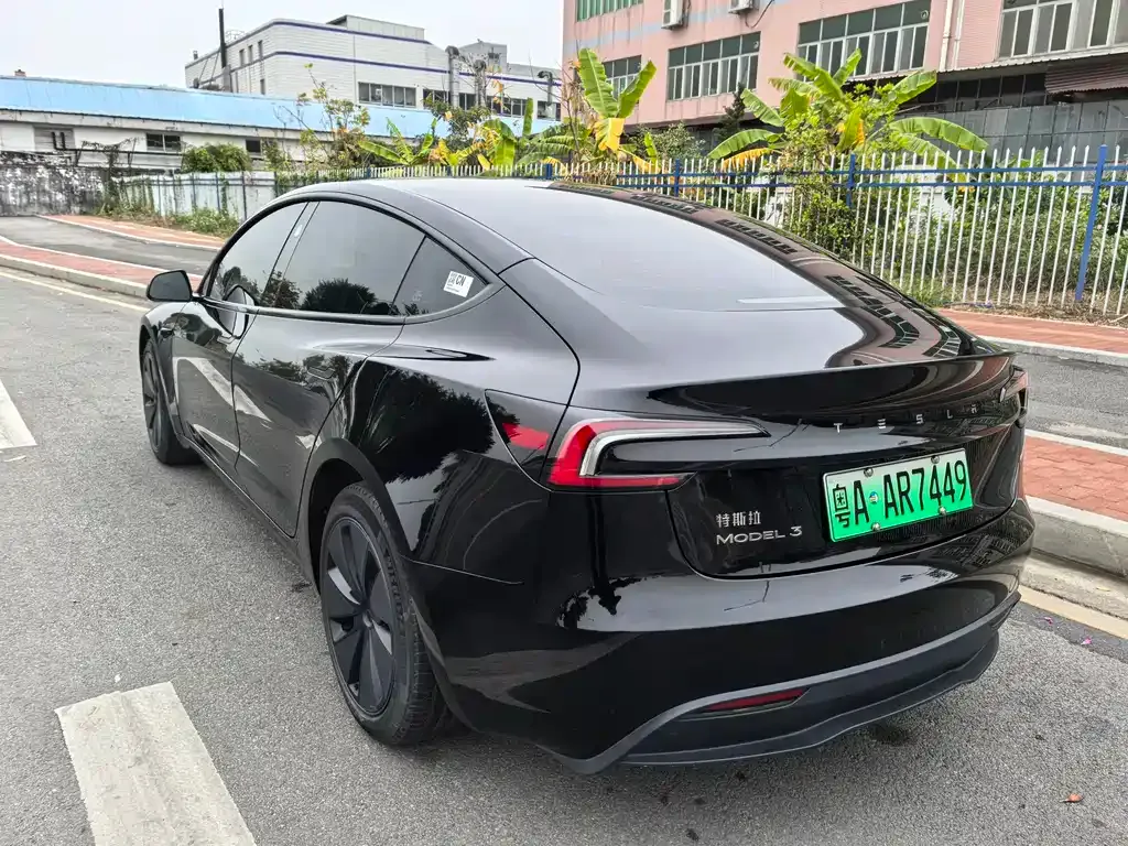 Tesla Model 3 — фото 5
