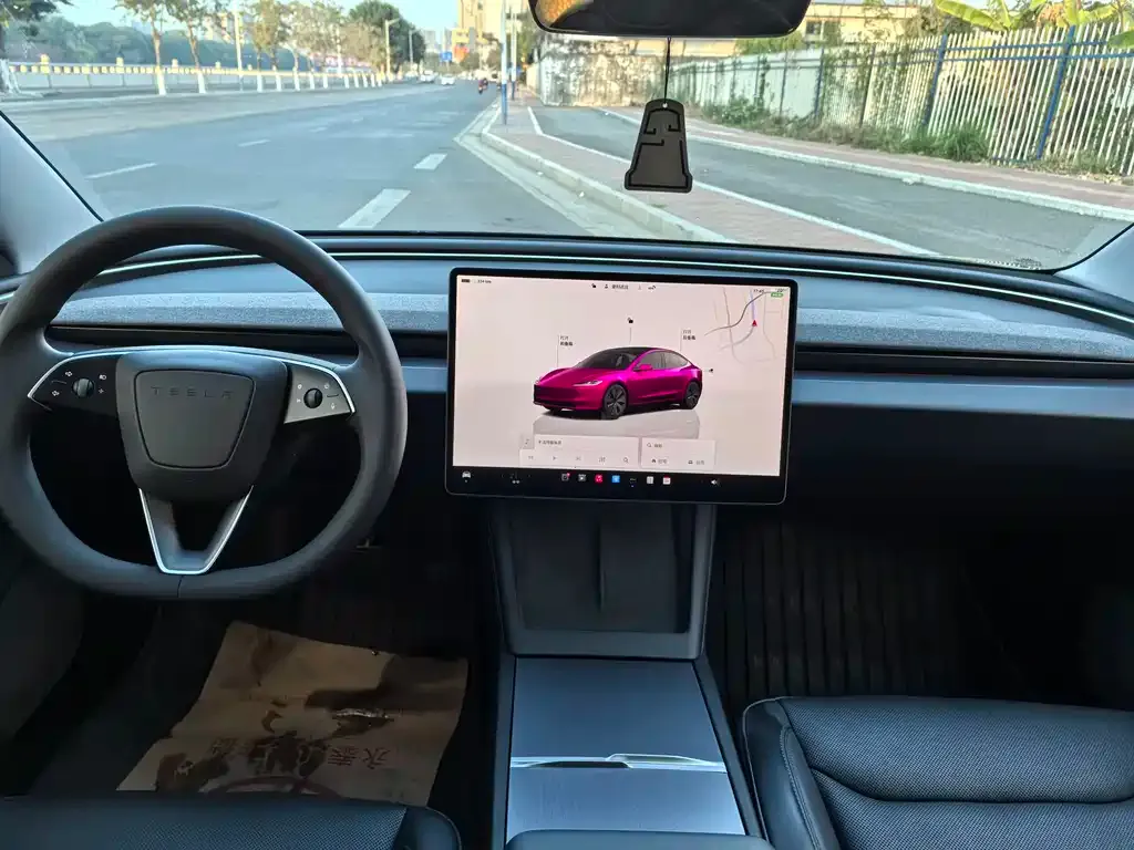 Tesla Model 3 — фото 4
