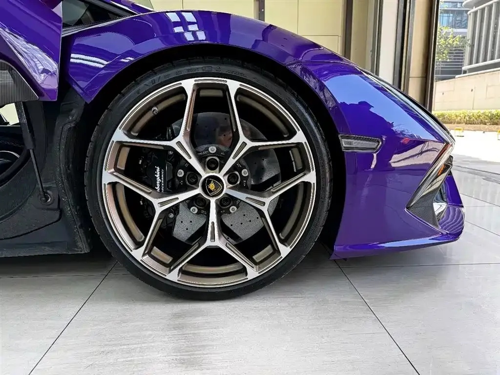 Lamborghini Revuelto — фото 4