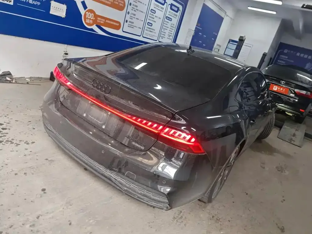 Audi A7L — фото 2