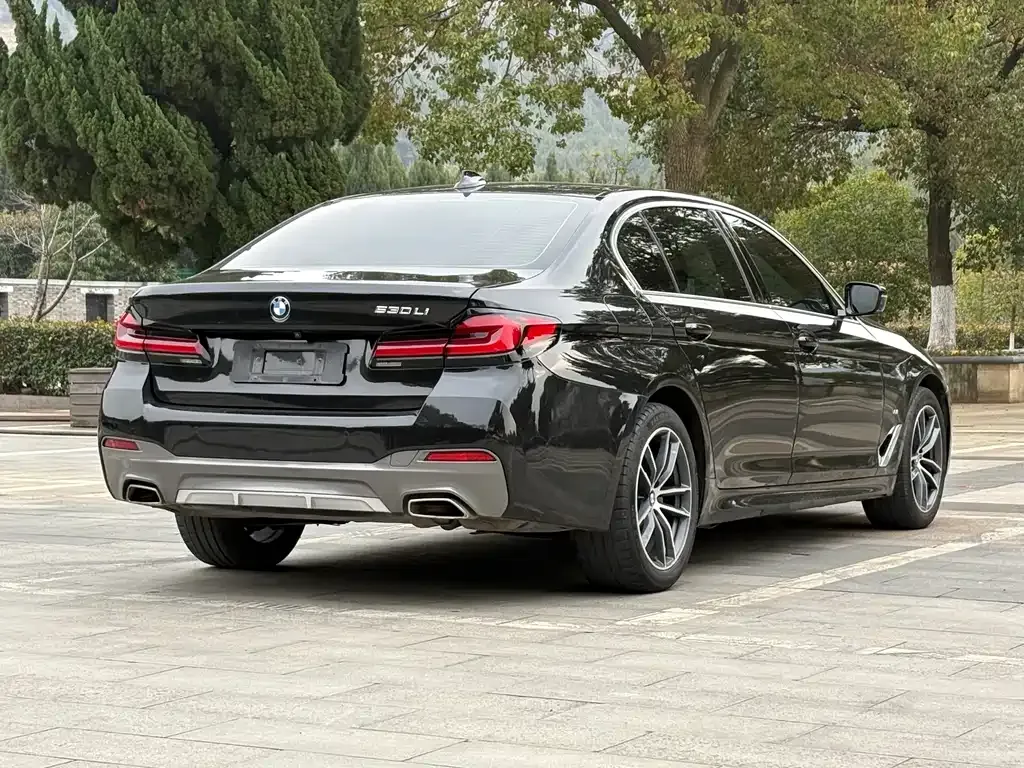 BMW 5 Series — фото 6