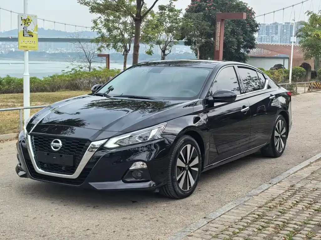 Nissan Teana — фото 1