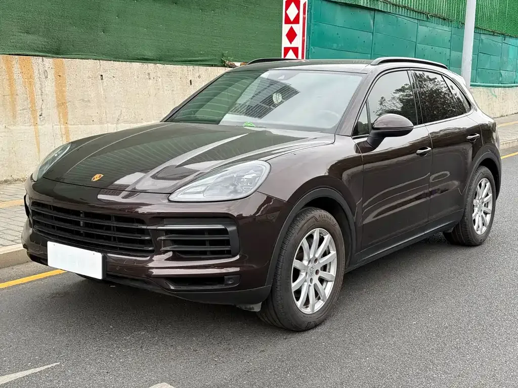 Porsche Cayenne — фото 1