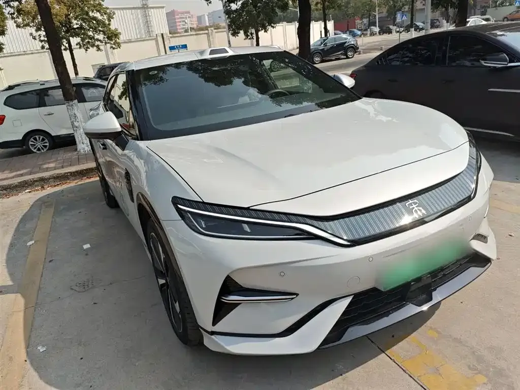 BYD L EV — фото 3