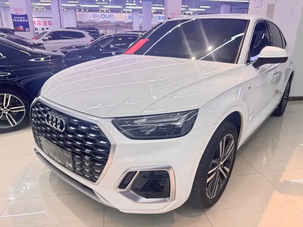 Audi Q5L Sportback — фото 1
