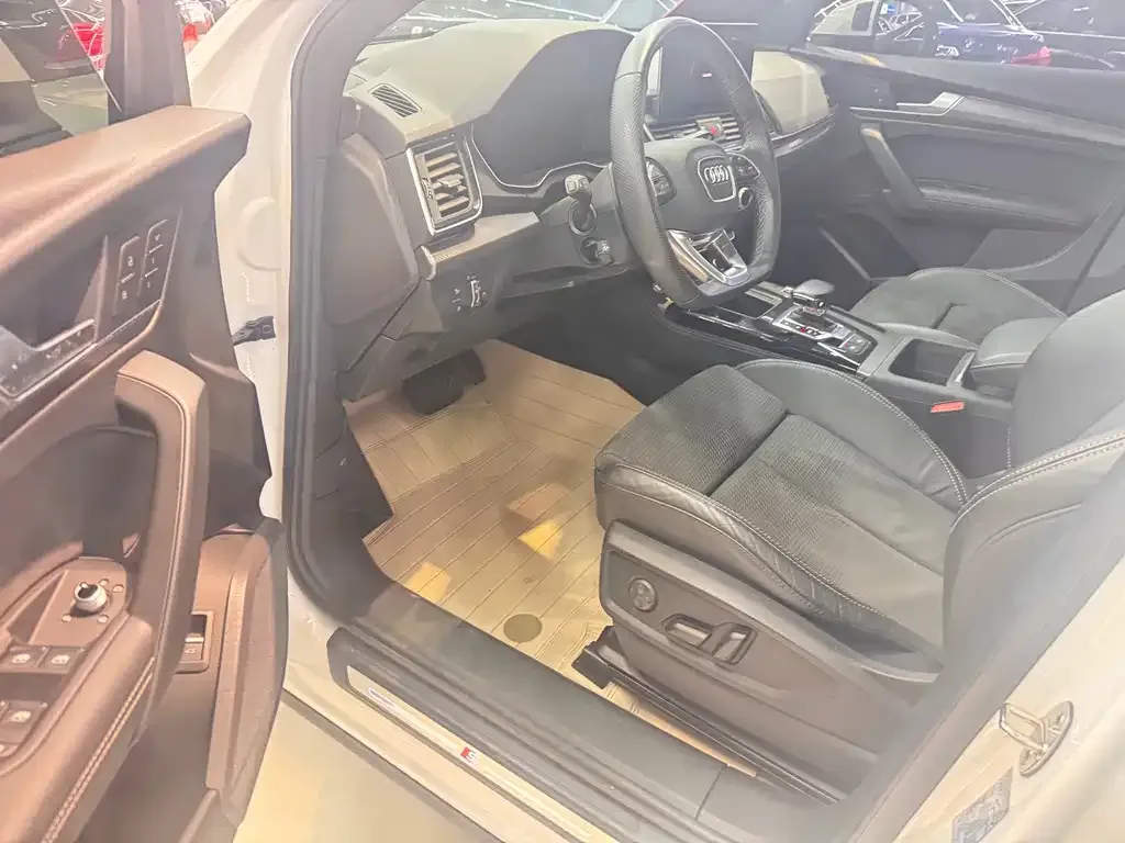 Audi Q5L Sportback — фото 6