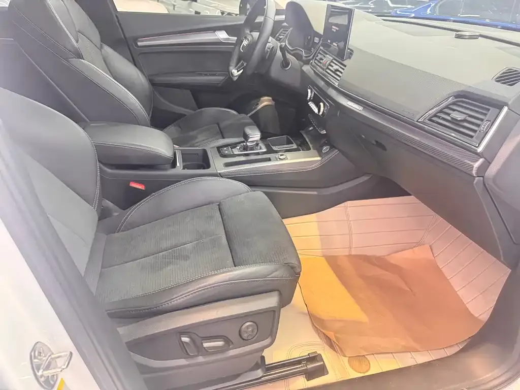 Audi Q5L Sportback — фото 2