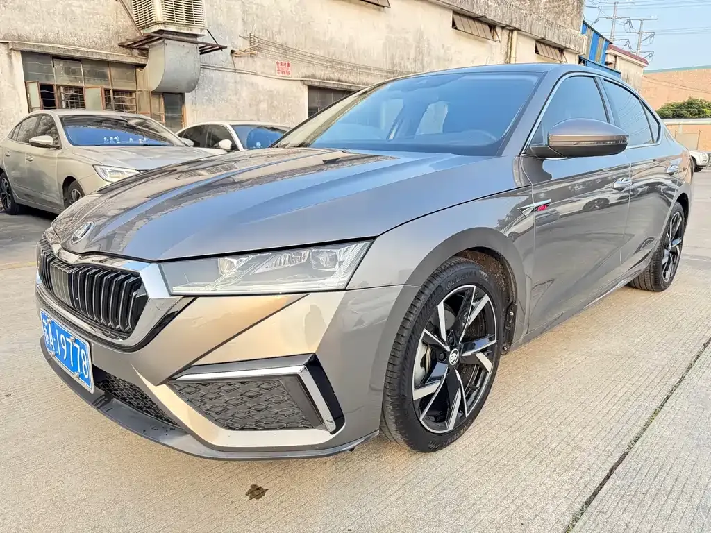 Skoda Octavia — фото 1