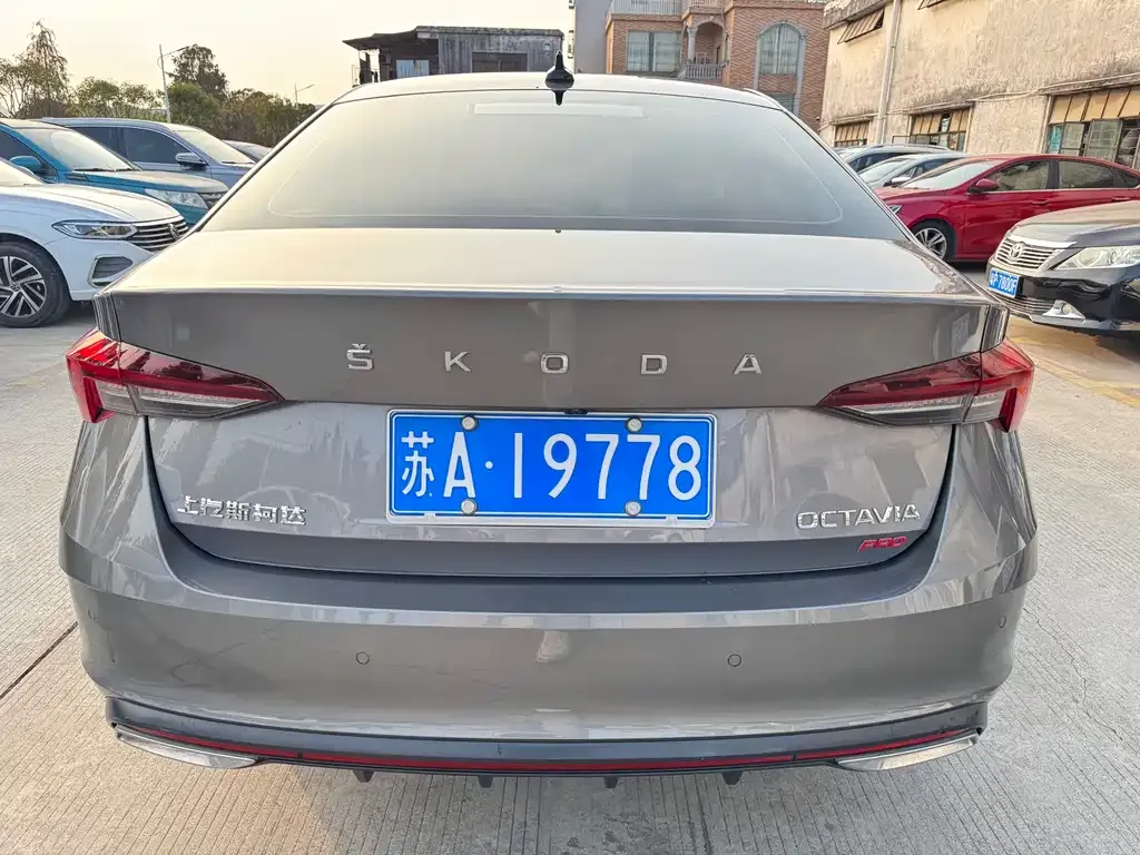 Skoda Octavia — фото 5