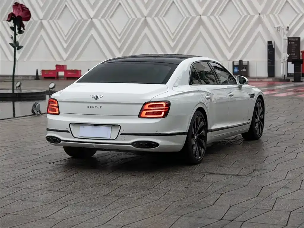 Bentley Flying Spur — фото 8