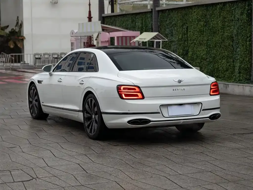 Bentley Flying Spur — фото 3