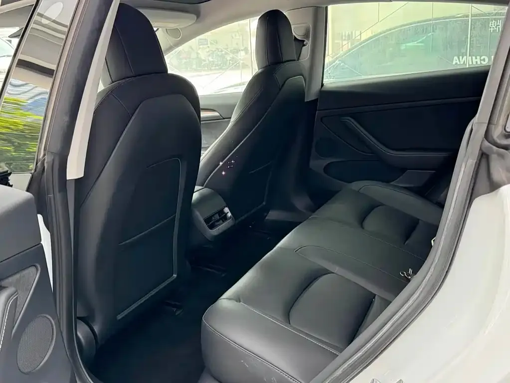 Tesla Model 3 — фото 4