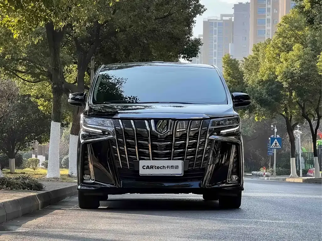 Toyota Alphard — фото 9