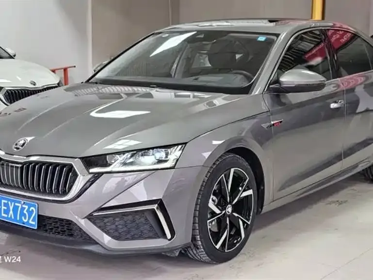 Skoda Octavia — фото 2