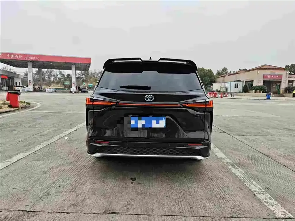 Toyota Granvia — фото 6