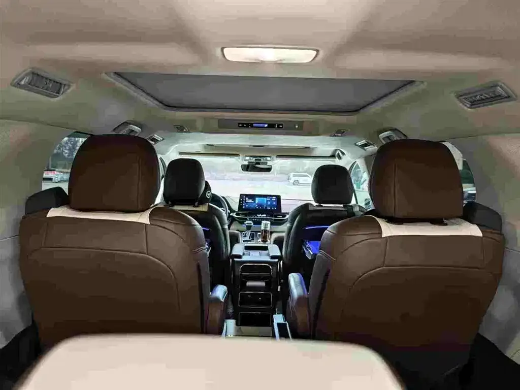 Toyota Granvia — фото 3
