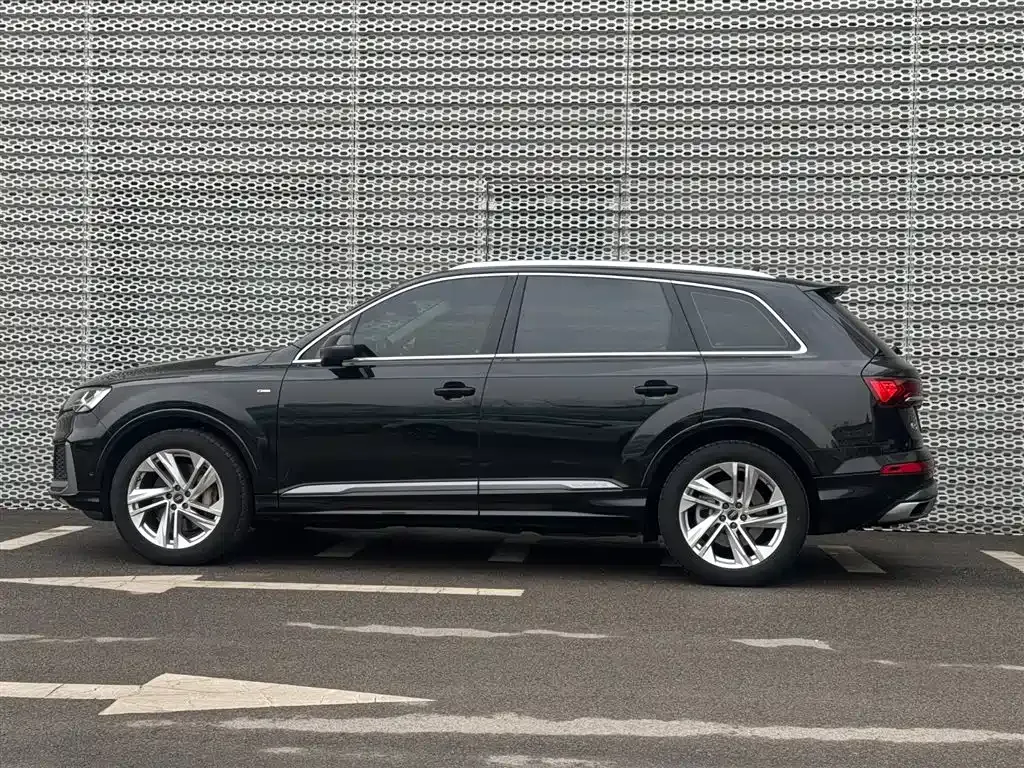 Audi Q7 — фото 8