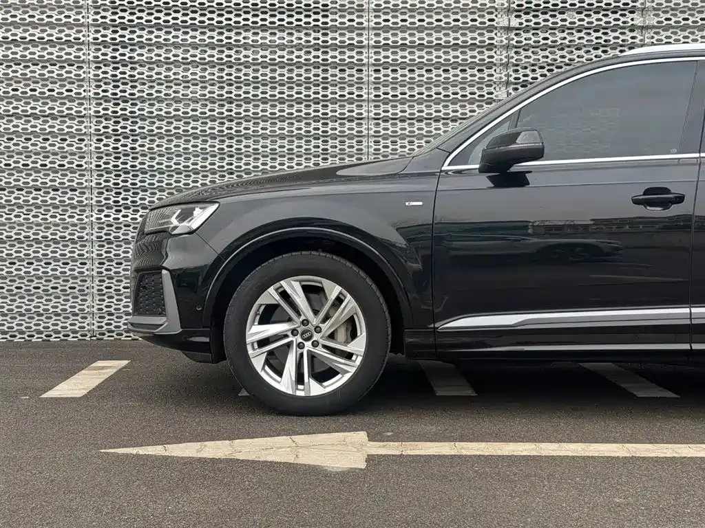 Audi Q7 — фото 6