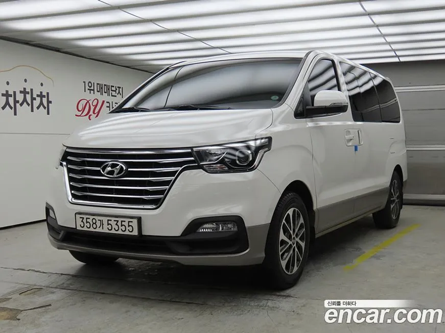 Hyundai Starex — фото 1