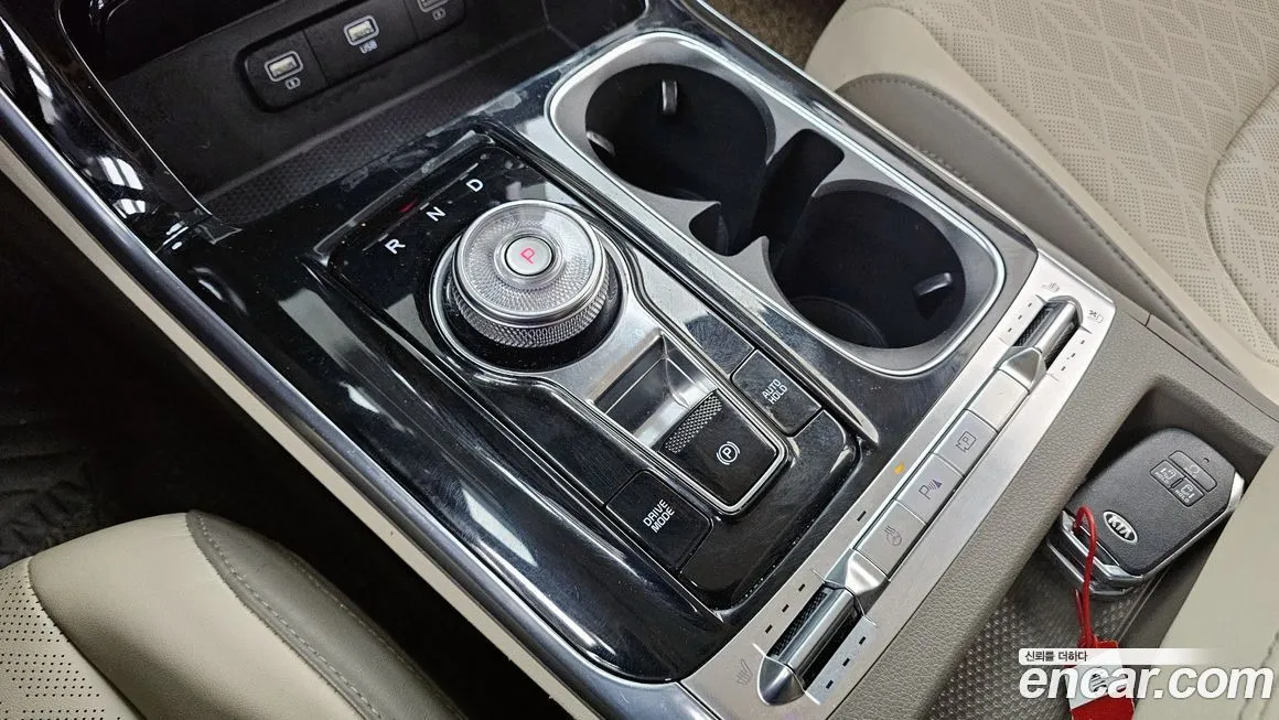 Kia Carnival — фото 10