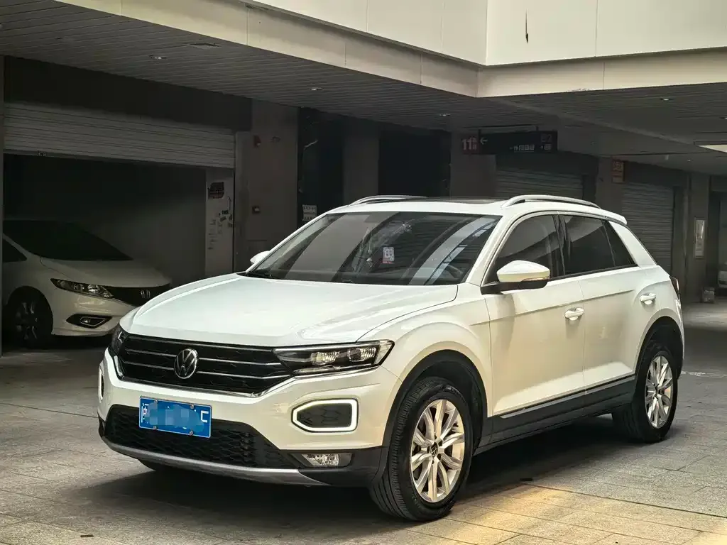 Volkswagen T-Roc — фото 1