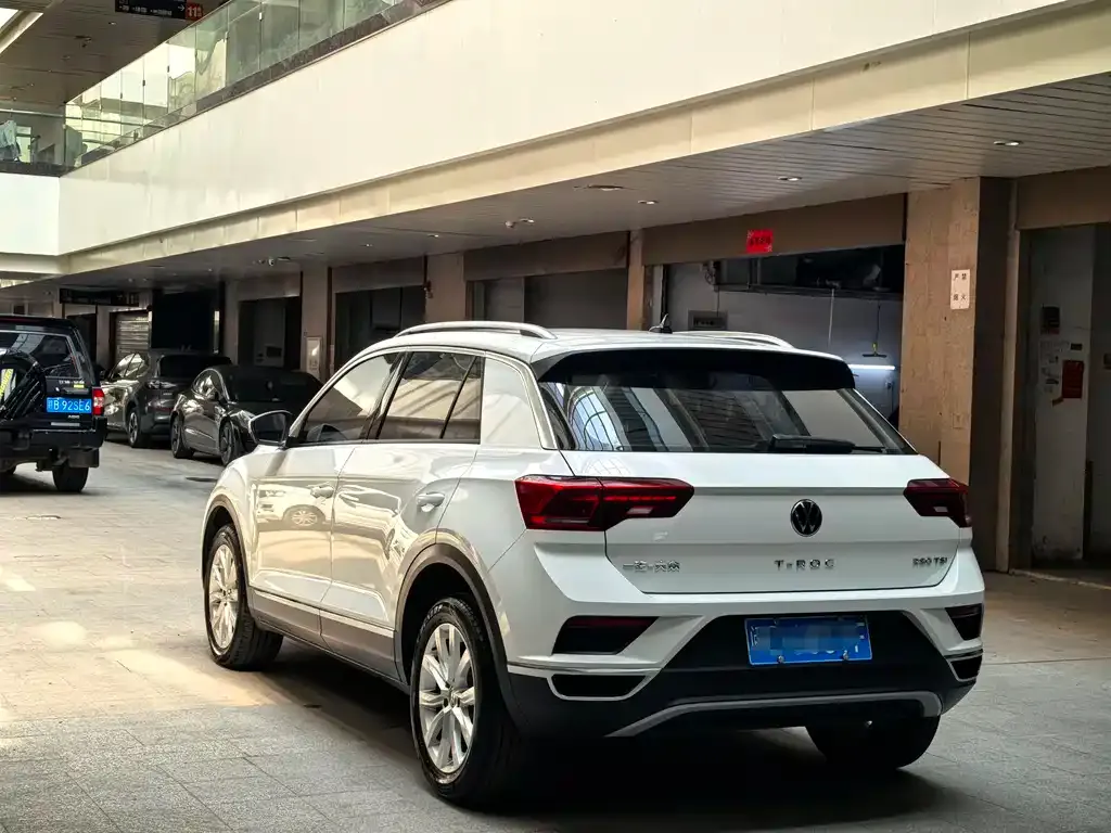 Volkswagen T-Roc — фото 7