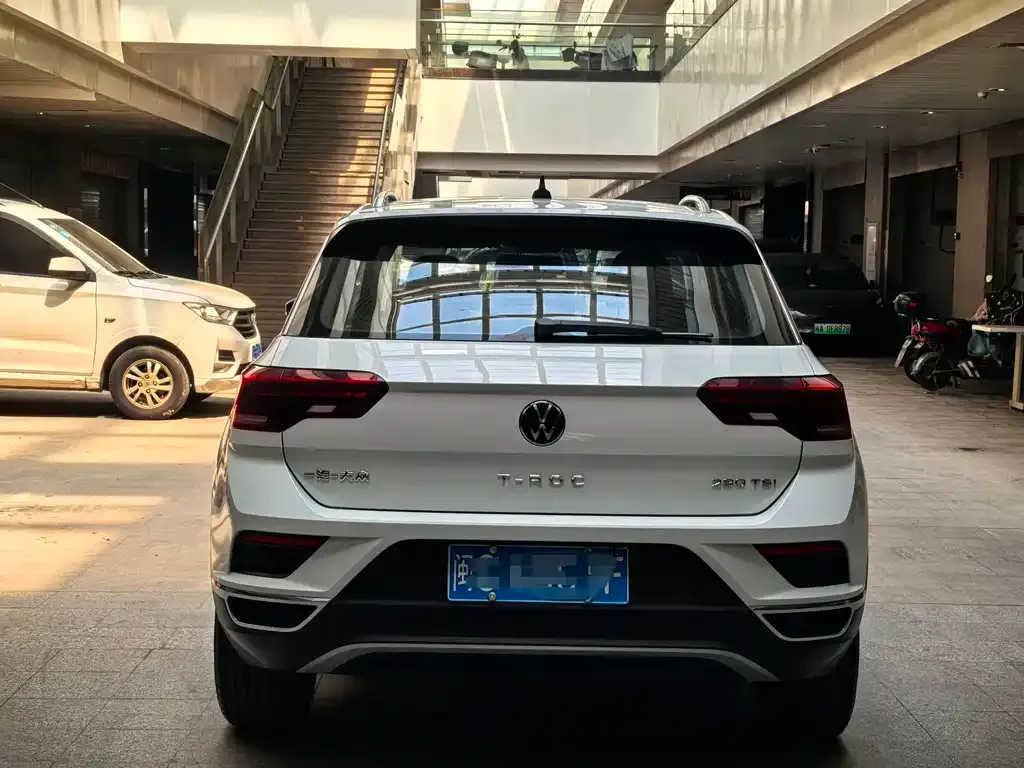 Volkswagen T-Roc — фото 9