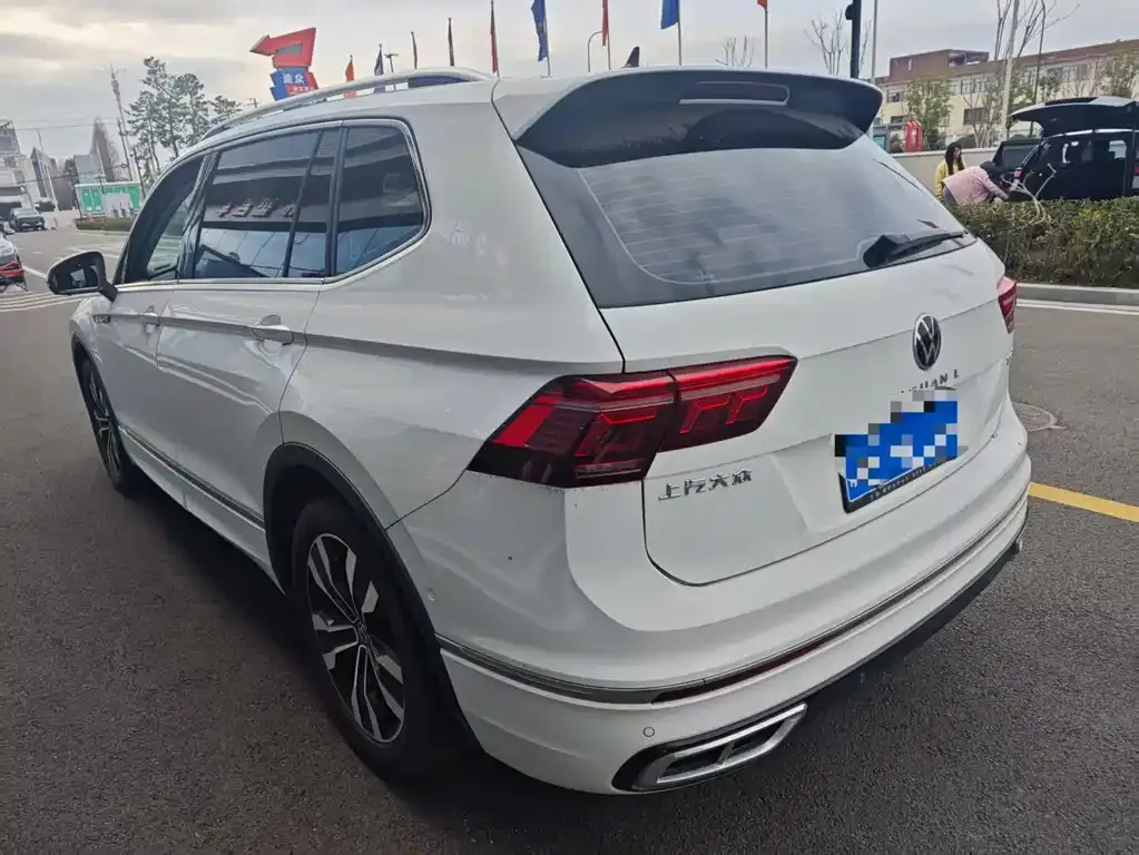 Volkswagen Tiguan L — фото 4