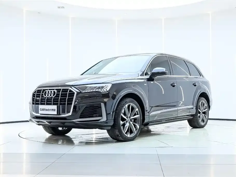 Audi Q7 — фото 1