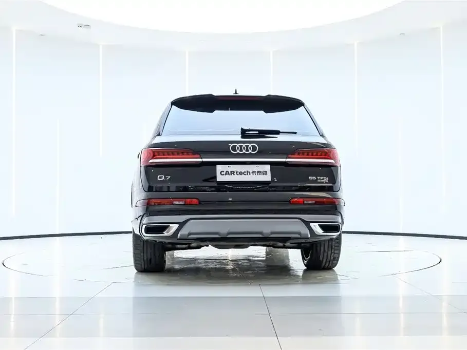 Audi Q7 — фото 6