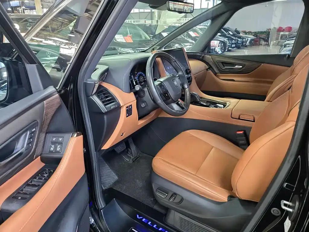 Toyota Vellfire — фото 7