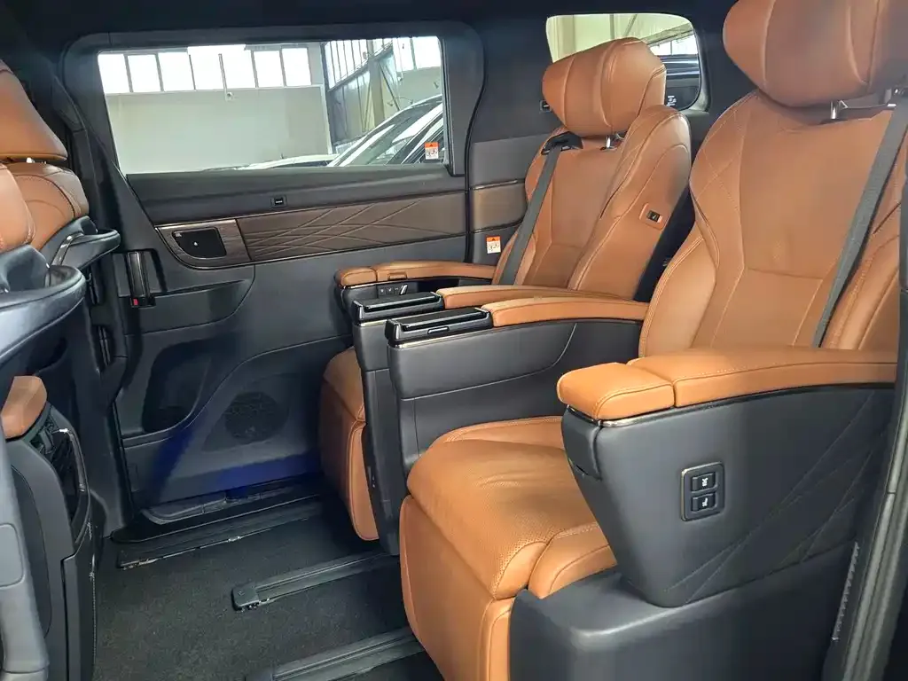 Toyota Vellfire — фото 10