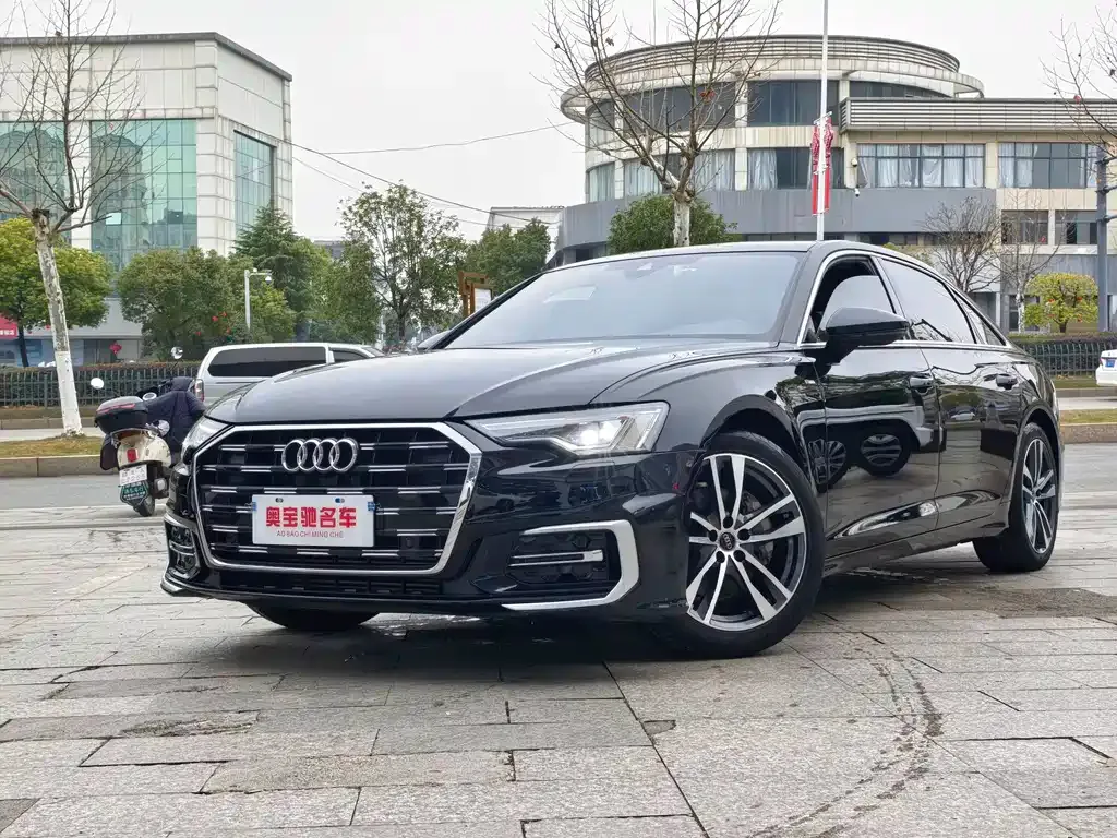 Audi A6L — фото 1