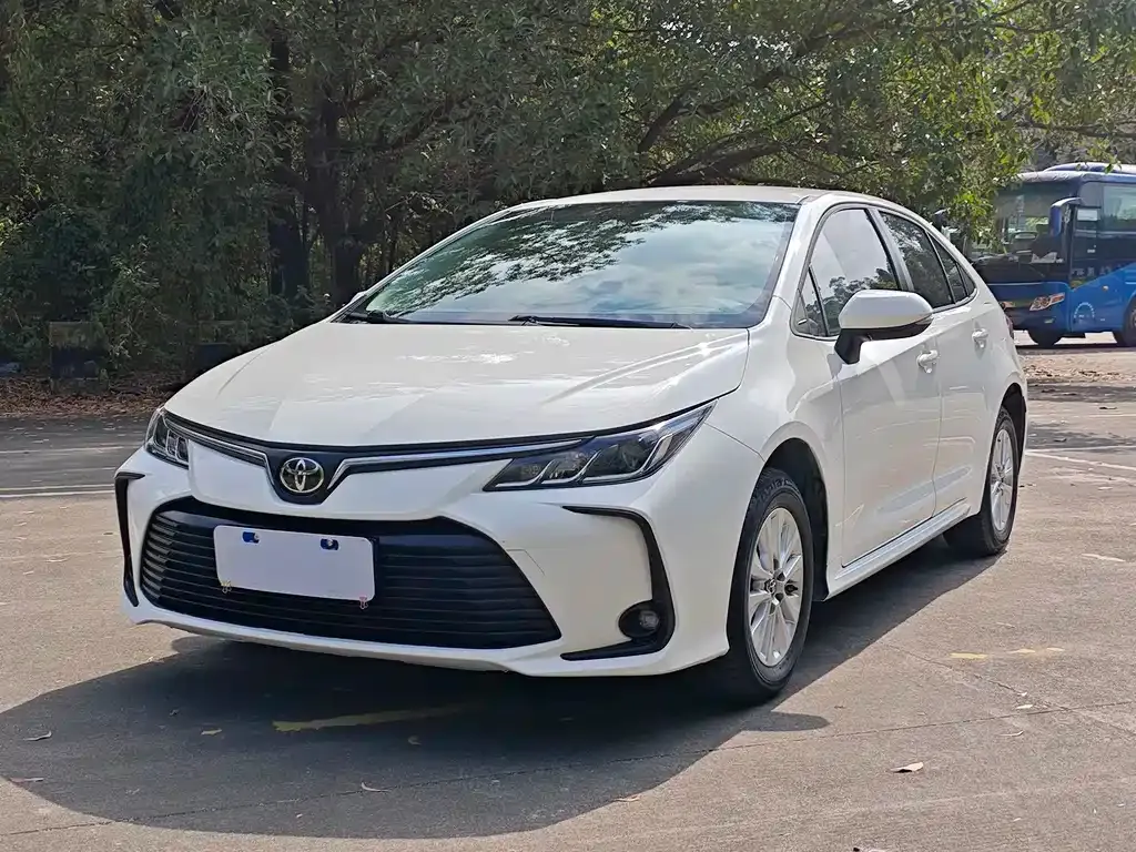 Toyota Corolla — фото 1
