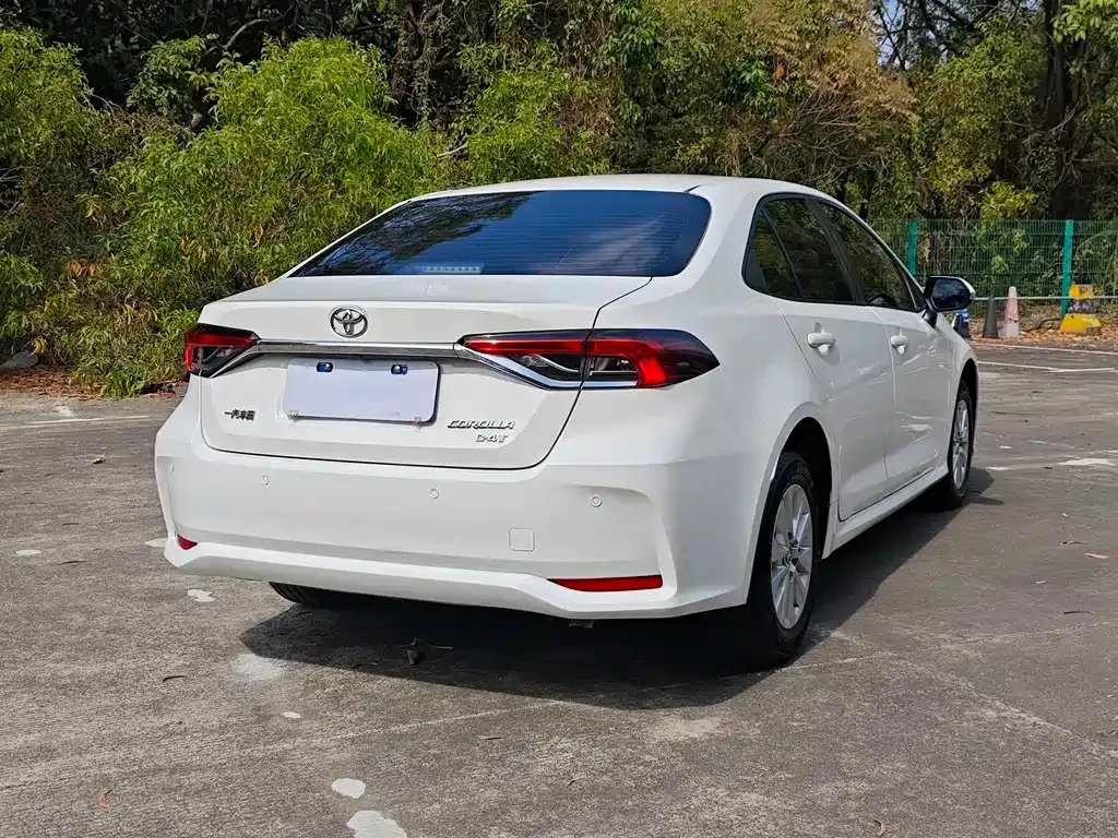 Toyota Corolla — фото 9