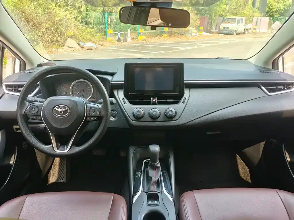 Toyota Corolla — фото 10