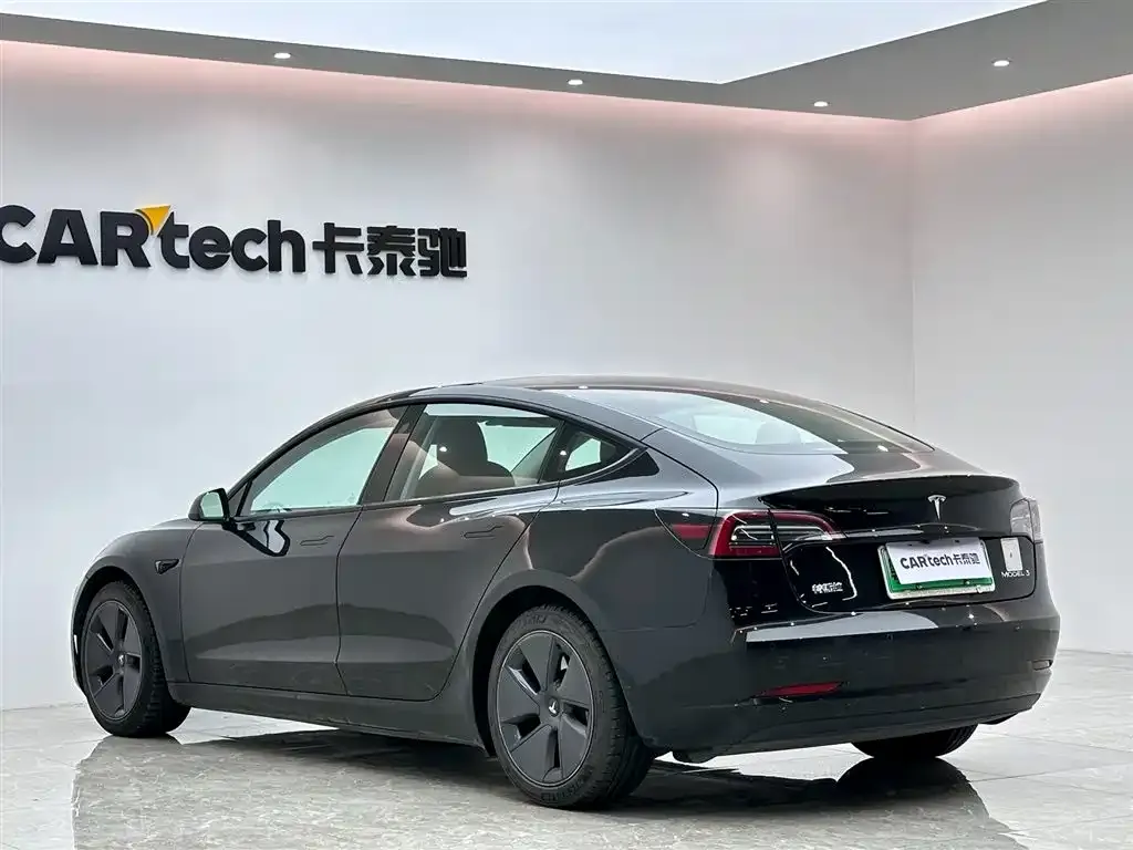 Tesla Model 3 — фото 9