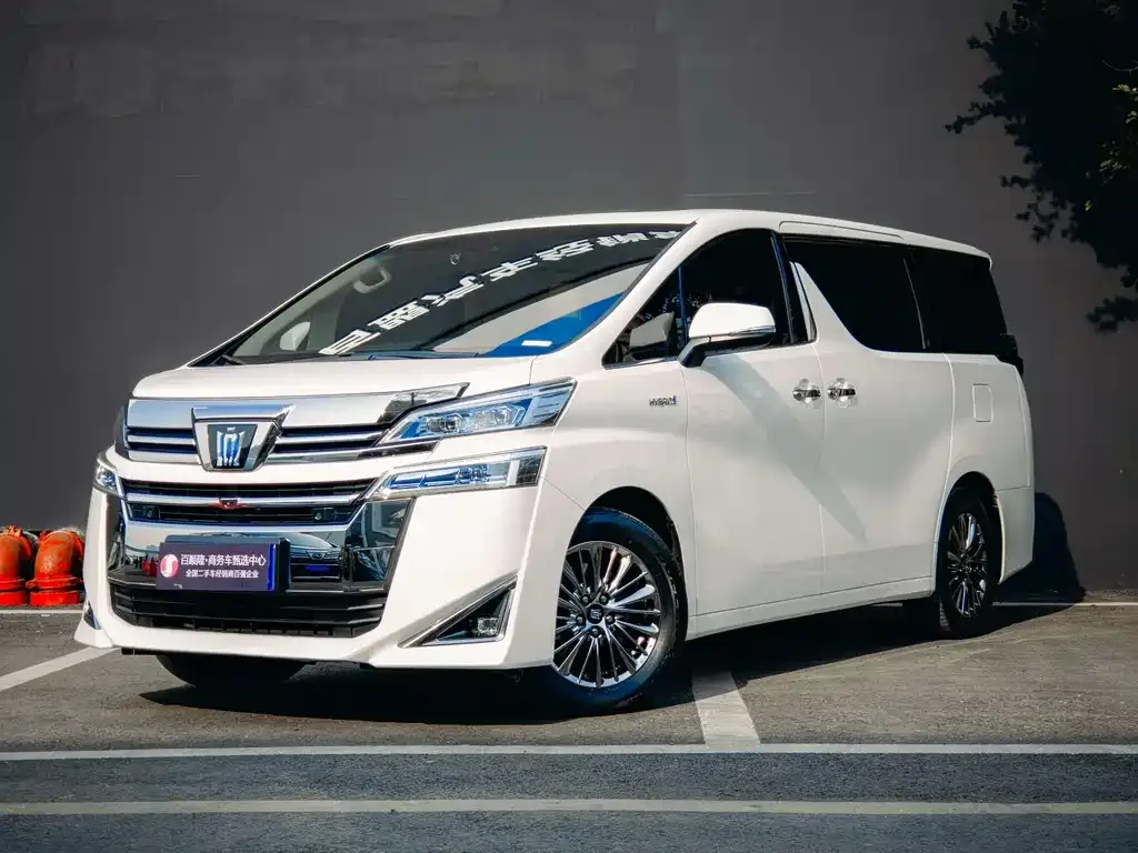 Toyota Vellfire — фото 1