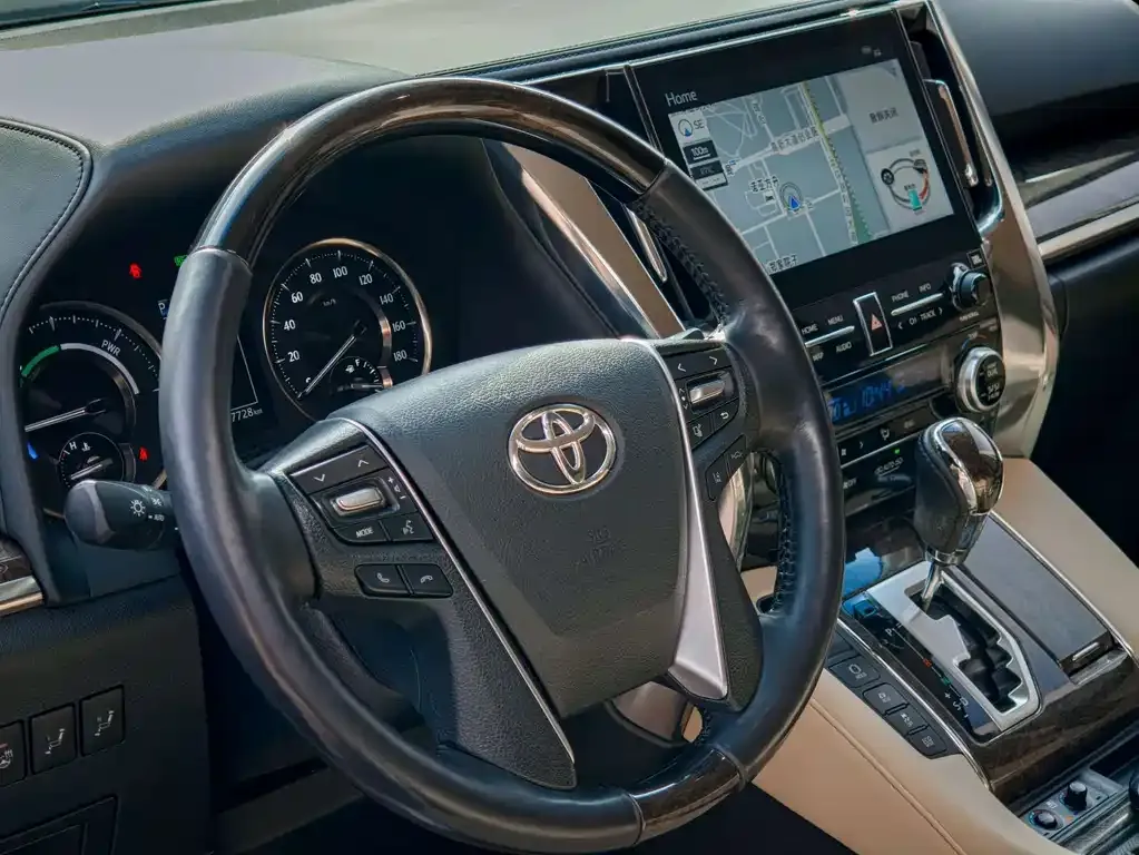 Toyota Vellfire — фото 7