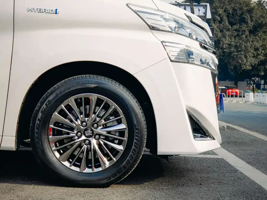 Toyota Vellfire — фото 3