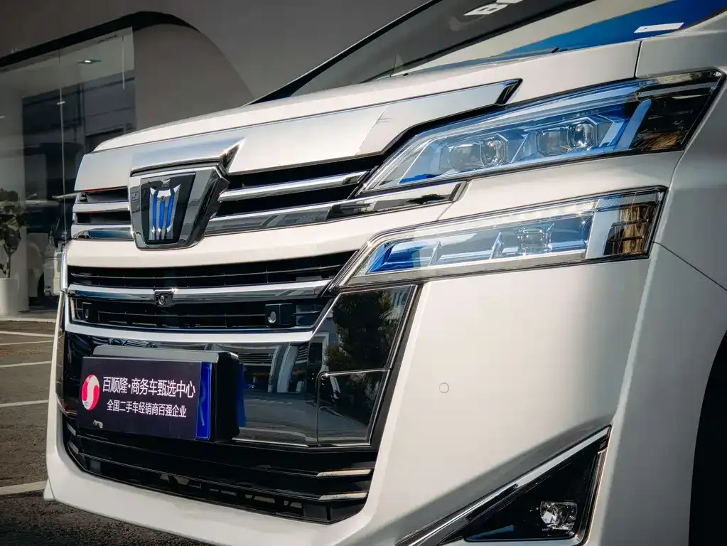 Toyota Vellfire — фото 6