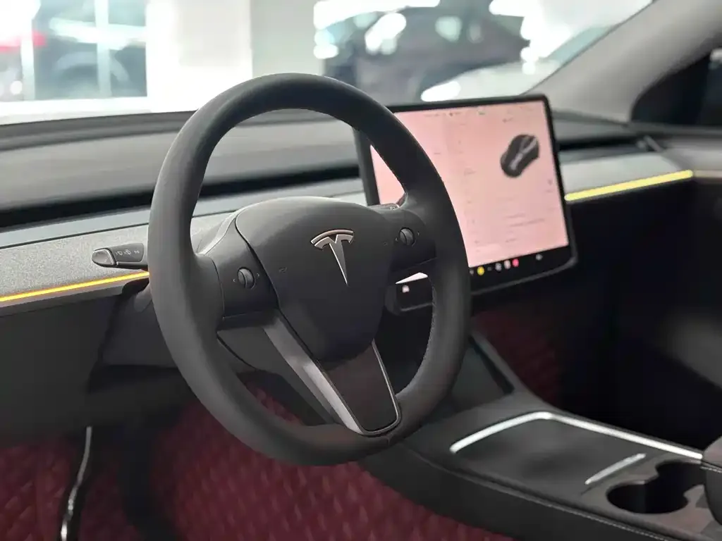 Tesla Model Y — фото 3