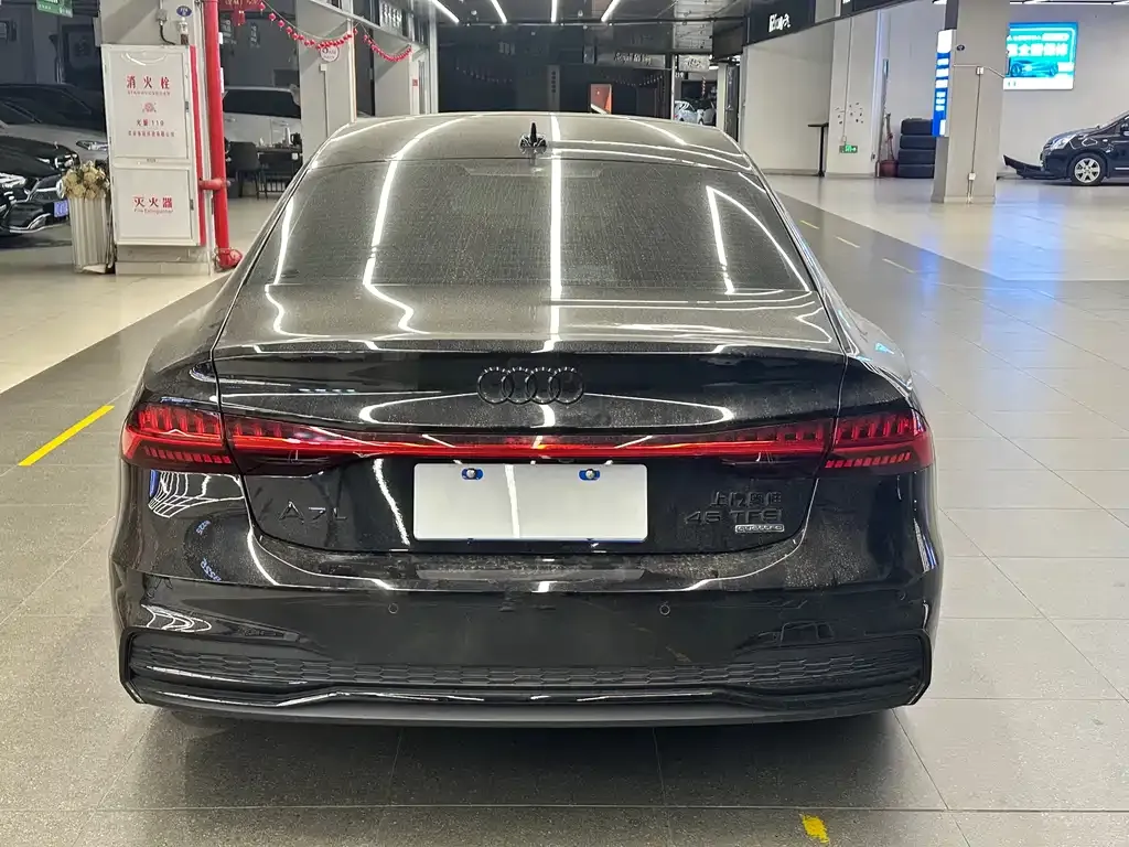 Audi A7L — фото 2