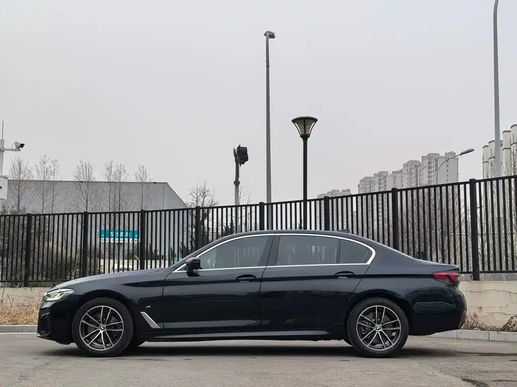 BMW 5 Series — фото 4