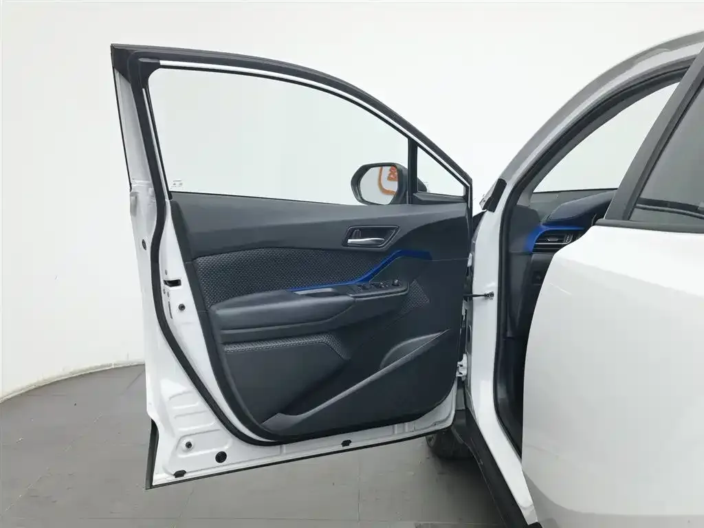 Toyota C-HR — фото 4