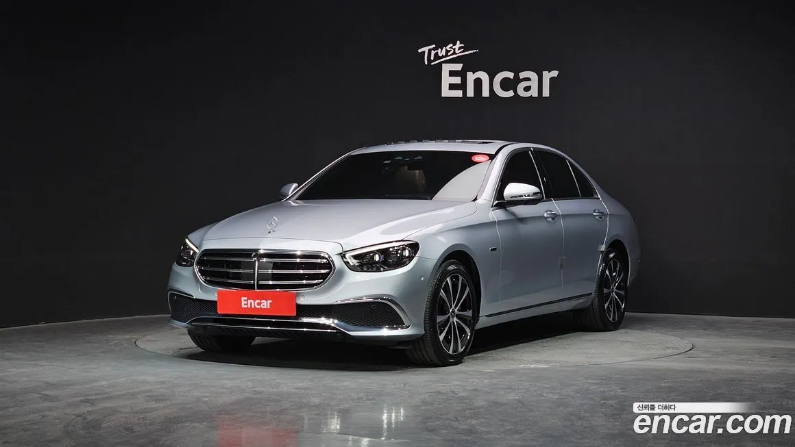 Mercedes-Benz E-Class — фото 1